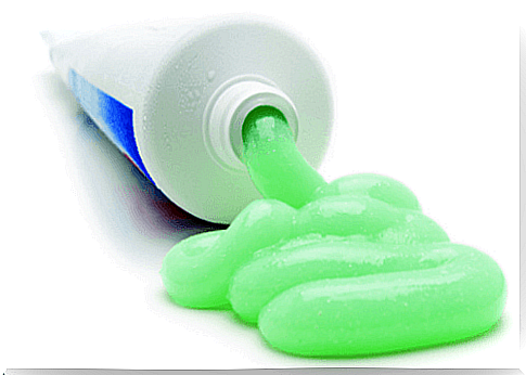 12 unusual uses for toothpaste