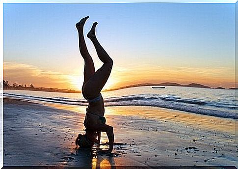 Headstand by the sea to prevent hair loss