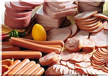 sausage-causes-body-odors