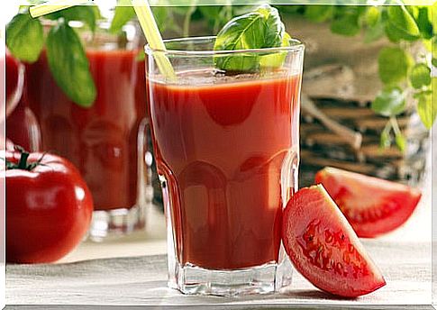 Anti-inflammatory diet with tomato juice