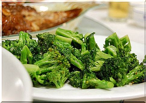 Anti-inflammatory diet with broccoli