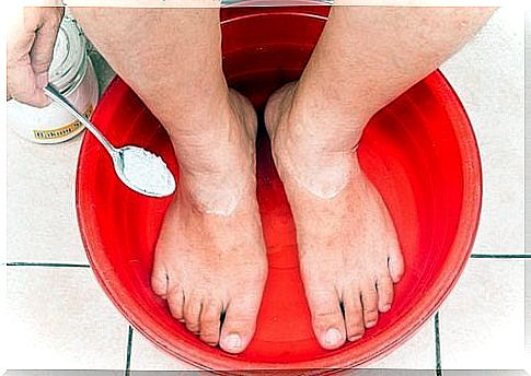 You can treat athlete's foot naturally with baking soda.