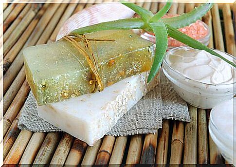 Make your own moisturizing aloe vera soap