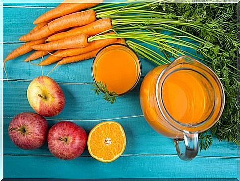 Shake carrot apple for healthy skin