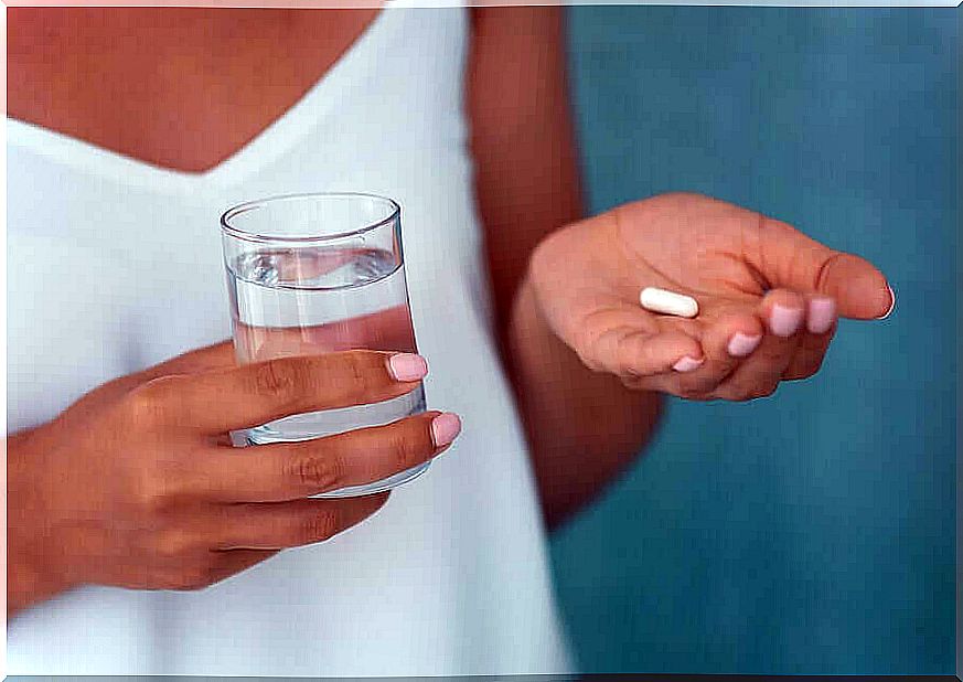 Woman swallows olanzapine