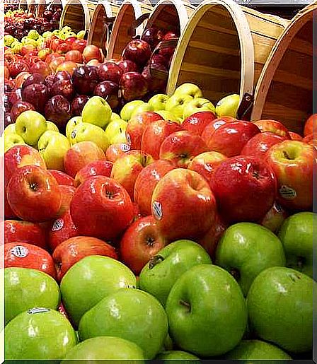 Different sorts of apples on the market