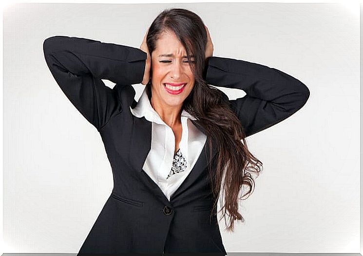 Woman suffers from ringing in the ears