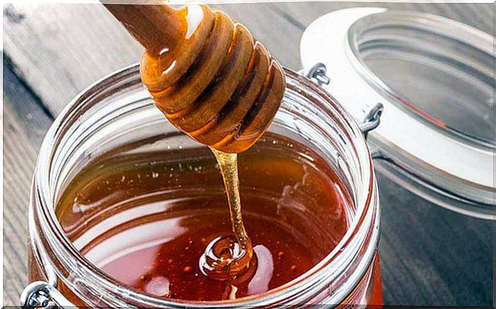 Honey helps with acne on the face