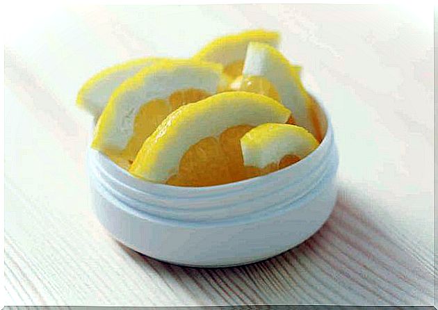 Lemon wedges used to treat plantar warts