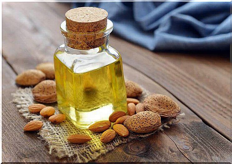 Dark circles with essential oils: almond oil