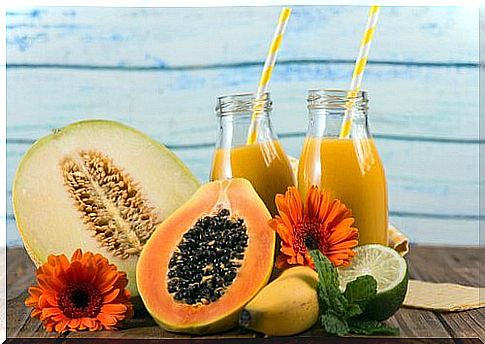 With papaya against bloating and bloating