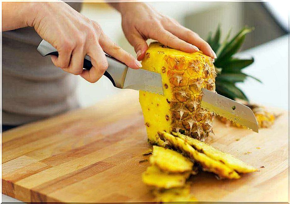 Cleanse kidneys with pineapple